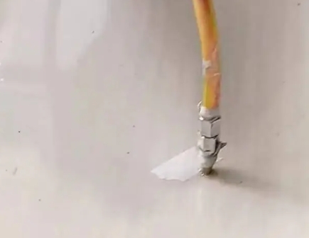 城北瓷砖空鼓维修公司专业解答在瓷砖铺贴过程中，如果使用的砂料过粗（如全部使用了粗砂），可能会导致以下问题