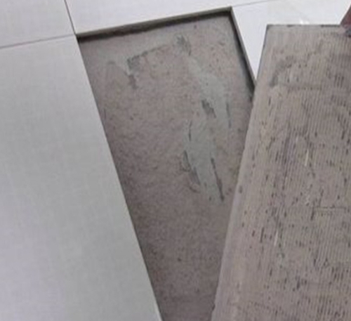 城北瓷砖空鼓维修公司分享瓷砖铺贴时如果打浆（即涂抹在瓷砖背面和基层上的砂浆或瓷砖胶）过少，会带来以下问题